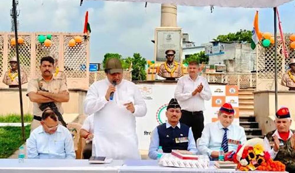 रेजांगला युद्ध स्मारक पर शहीदों को नमन, वायु सेना दिवस पर पूर्व सैन्य अधिकारियों ने दी श्रद्धांजलि