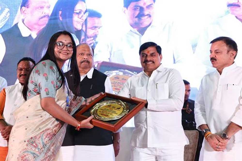 मुख्यमंत्री डॉ. यादव ने सेवा संकल्प अभियान के अंतर्गत राज्य स्तरीय चित्रकला एवं भाषण