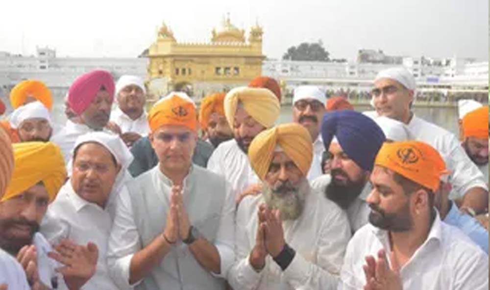Punjab Politics: नई कमान से पहले धार्मिक स्थल पहुंचे परगट सिंह, पंजाब की सेवा को बताया प्राथमिकता