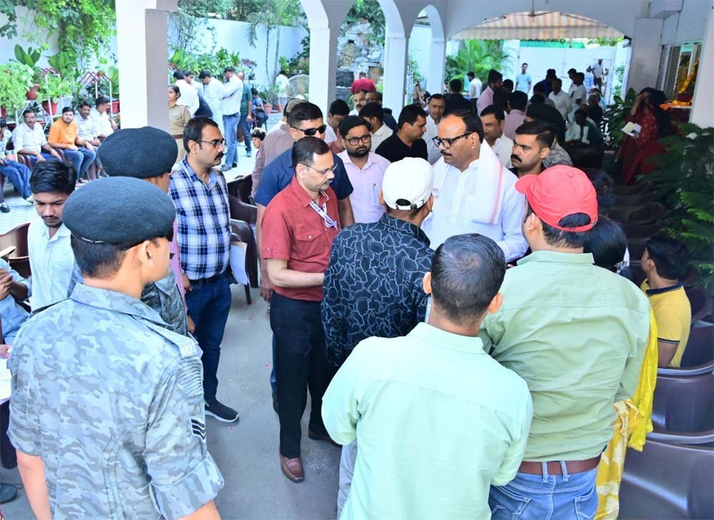 संबंधित अधिकारियों को फोन कर दिए त्वरित निस्तारण के निर्देश
