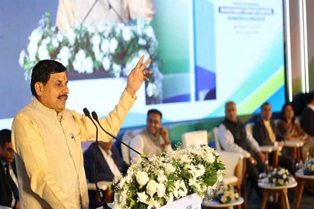 फार्मा, टेक्सटाइल, सीमेंट, दूरसंचार, डेटा सेंटर और हरित अधोसंरचना क्षेत्र की परियोजनाओं पर हुई चर्चा