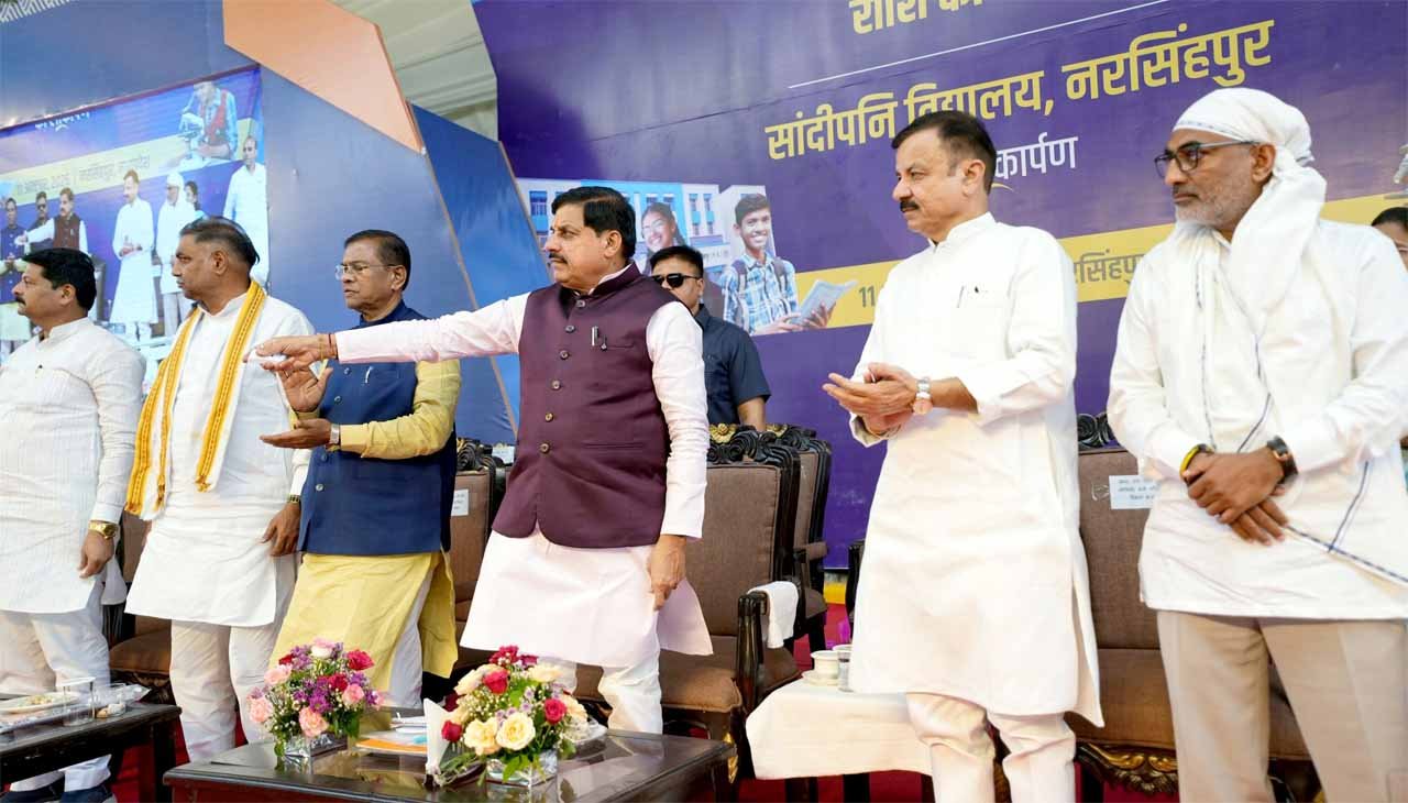 मुख्यमंत्री बोले – बच्चे और युवा हमारे सुनहरे भविष्य के सितारे, इनकी तरक्की में नहीं आने देंगे कोई बाधा