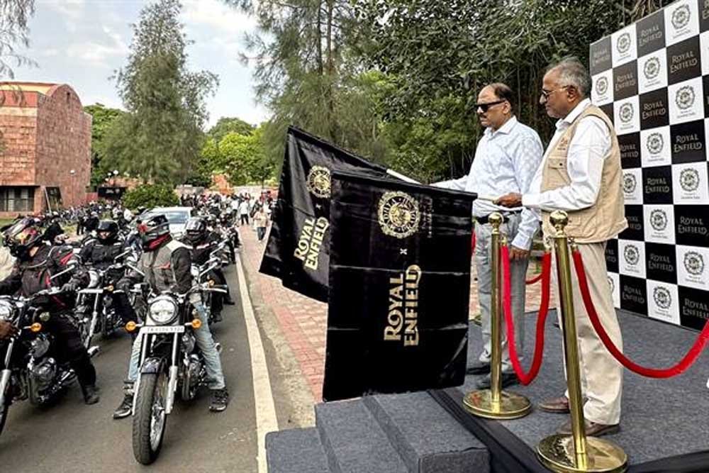 फ्रांस से 55 साल की महिला राइडर समेत देश के 9 राज्यों से जुटे राइडर्स