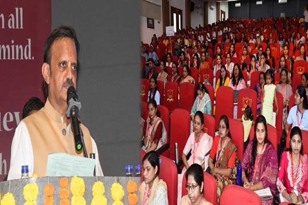 ‘नर्सिंग डिजिटलिया’ पुस्तिका एवं ‘गर्भ संस्कार-नर्सेस प्रशिक्षण’ बुकलेट का किया विमोचन